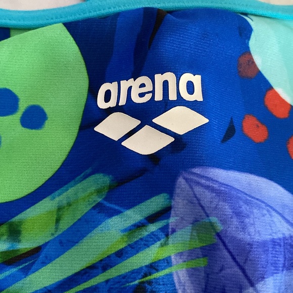 Arena challenge back swimsuit - Picture 2 of 3